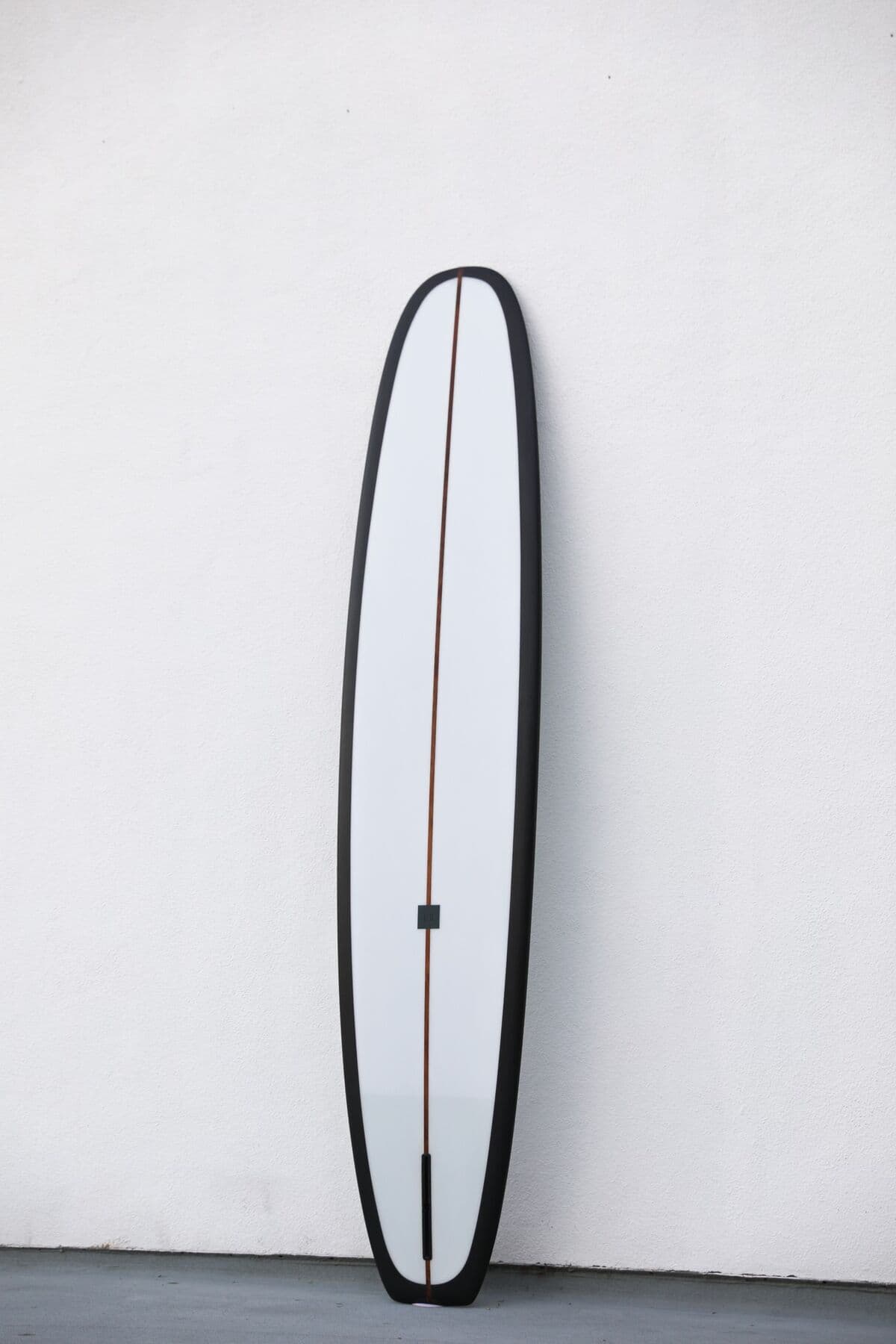 Airbrushed pinline detail on a Lundquist surfboard