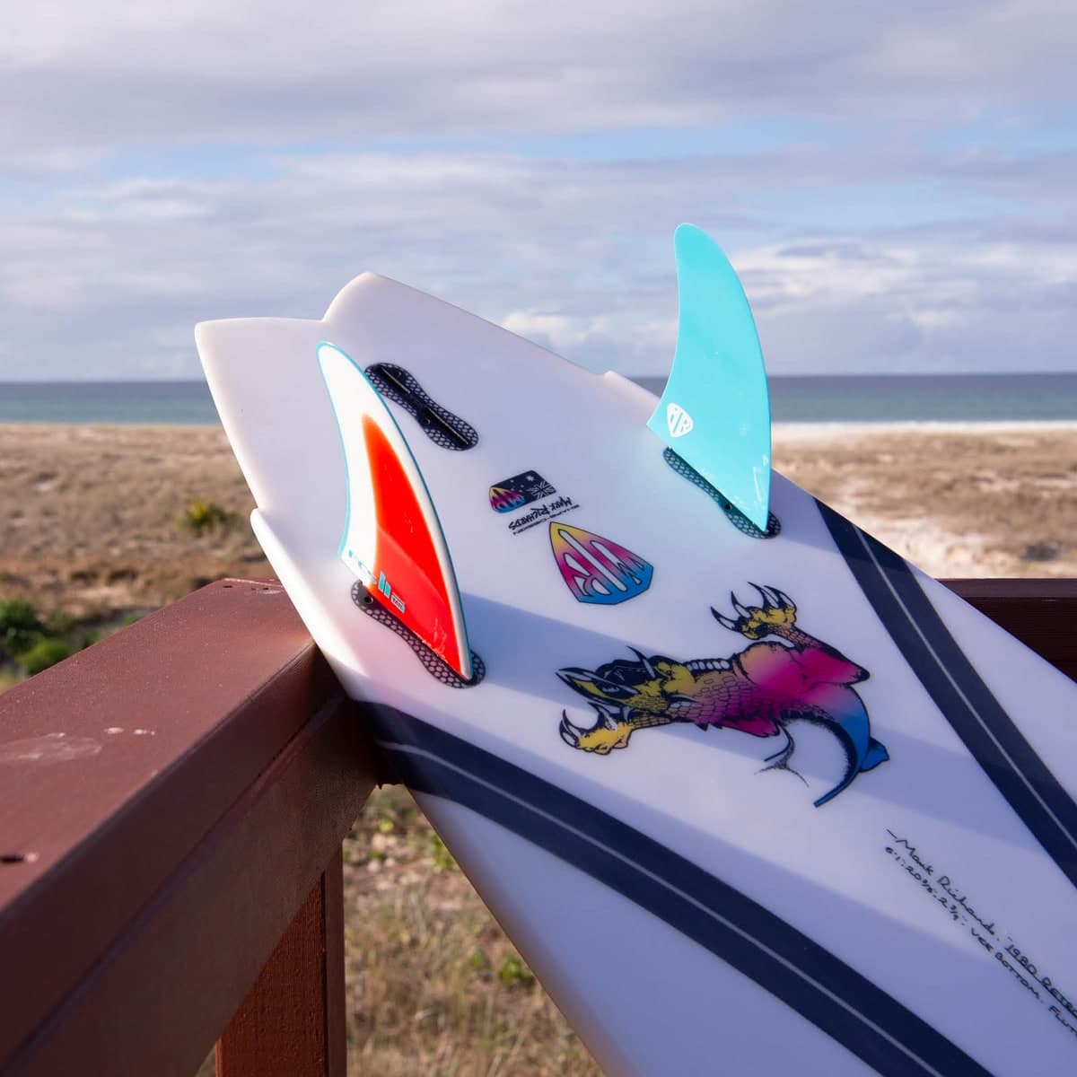 FCS FCS II Mark Richards Freeride Twin Fins (L-XL / Performance Glass / Blue/Red/White) photo 3