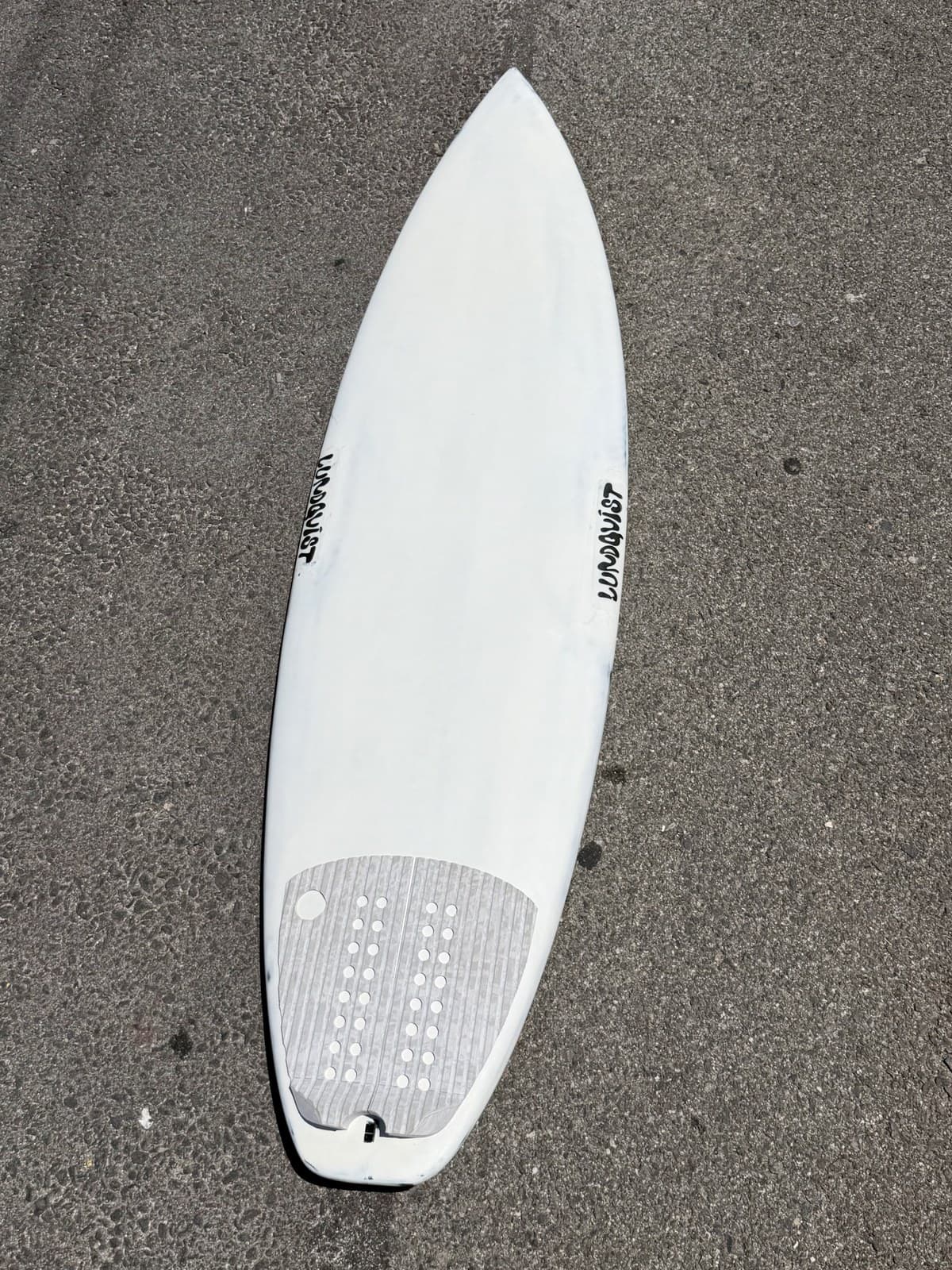 Used Lundquist Five Horizons Bonzer shortboard surfboard, 5'11" x 18 7/8" x 2 9/16", bonzer setup, board #4392310NR — custom shaped in San Clemente, California