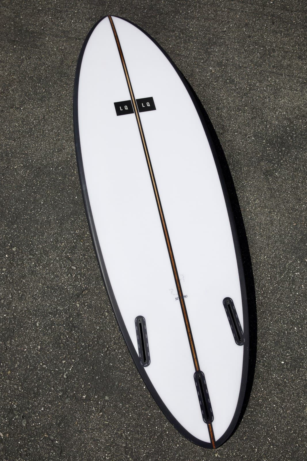 Scorpio shortboard tail with white deck dark rails and thruster setup
